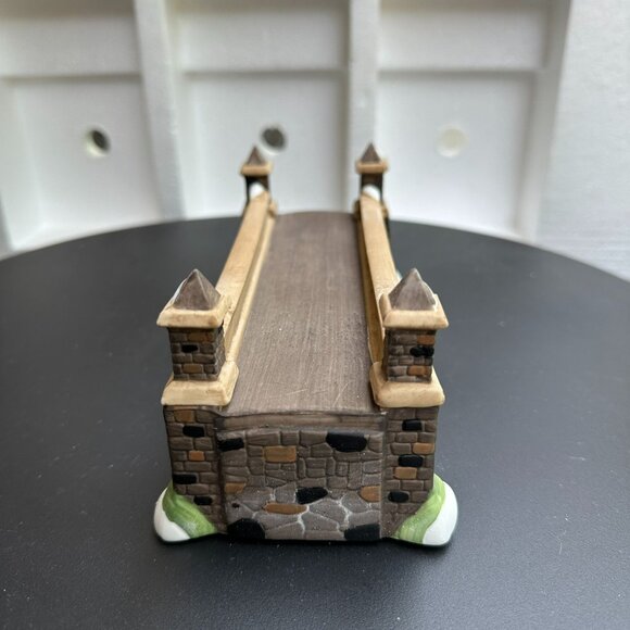 Dept 56 Stone Train Tressel, Dickens Christmas Village Decorations from 1988 - Picture 5 of 11